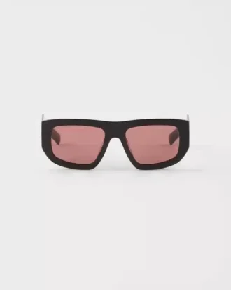 Gafas de sol con logotipo triangular