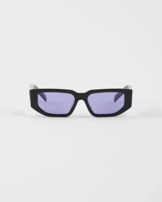 Gafas de sol con logotipo triangular