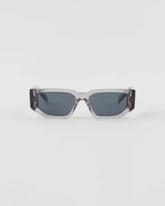 Gafas de sol con logotipo triangular