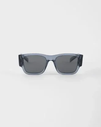 Gafas de sol con logotipo triangular