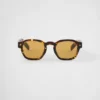 Gafas de sol con placa metálica icónica Gafas de sol con placa metálica icónica