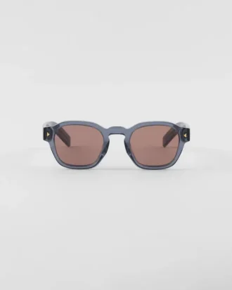 Gafas de sol con placa metálica icónica