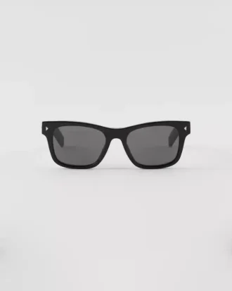 Gafas de sol con placa metálica icónica