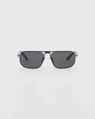 Gafas de sol con placa metálica icónica