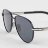 Gafas de sol con placa metálica icónica Gafas de sol con placa metálica icónica