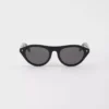 Gafas de sol Prada con la icónica placa metálica Gafas de sol Prada con la icónica placa metálica