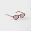 Gafas de sol Prada con la icónica placa metálica Gafas de sol Prada con la icónica placa metálica