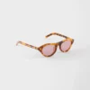 Gafas de sol Prada con la icónica placa metálica Gafas de sol Prada con la icónica placa metálica