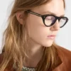 Gafas de sol Prada con la icónica placa metálica Gafas de sol Prada con la icónica placa metálica