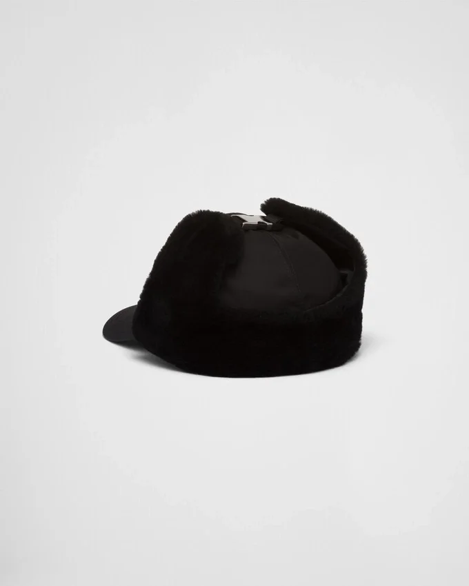 Gorro de Re-Nylon y piel de oveja Gorro de Re-Nylon y piel de oveja