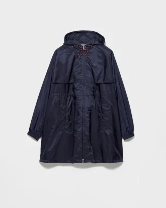 Impermeable ligero con capucha de Re-Nylon