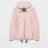 Impermeable ligero con capucha de Re-Nylon Impermeable ligero con capucha de Re-Nylon