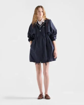 Impermeable ligero con capucha de Re-Nylon
