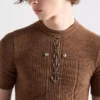 Jersey de cuello redondo de lana con tachuelas Jersey de cuello redondo de lana con tachuelas
