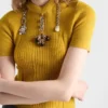 Jersey de punto de lana de manga corta con colgantes Jersey de punto de lana de manga corta con colgantes
