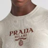 Jersey de seda de cuello redondo con logotipo Jersey de seda de cuello redondo con logotipo