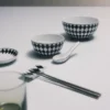 Juego de dos cucharas de porcelana – Diseño de tablero de ajedrez