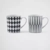 Juego de dos tazas de porcelana – Cuadrados y rayas Juego de dos tazas de porcelana – Cuadrados y rayas