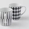 Juego de dos tazas de porcelana – Cuadrados y rayas Juego de dos tazas de porcelana – Cuadrados y rayas