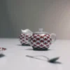 Juego de jarra de leche y azucarero de porcelana – Rojo Viena Juego de jarra de leche y azucarero de porcelana – Rojo Viena