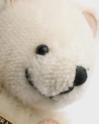 Llavero con osito de peluche y anilla metálica Llavero con osito de peluche y anilla metálica