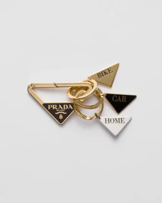 Llavero triangular de metal