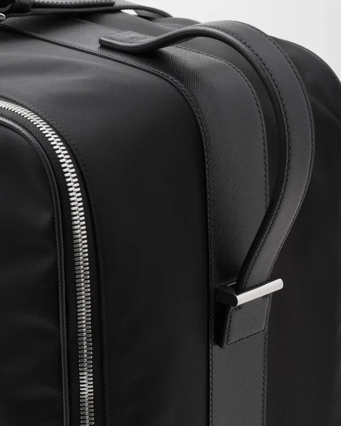 Maleta grande de Re-Nylon y piel Saffiano Maleta grande de Re-Nylon y piel Saffiano