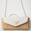 Mini bolso de mimbre y piel Mini bolso de mimbre y piel