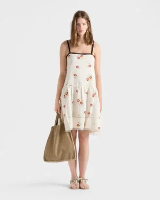 Minivestido de lino bordado con motivos florales