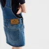 Minivestido tipo peto de denim Minivestido tipo peto de denim