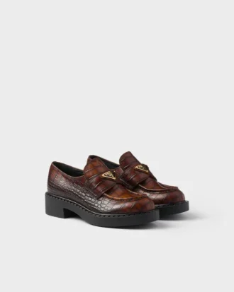Mocasines de piel con estampado de cocodrilo en color Chocolate