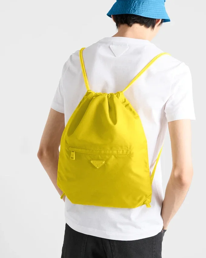 Mochila con cordón de Re-Nylon Mochila con cordón de Re-Nylon