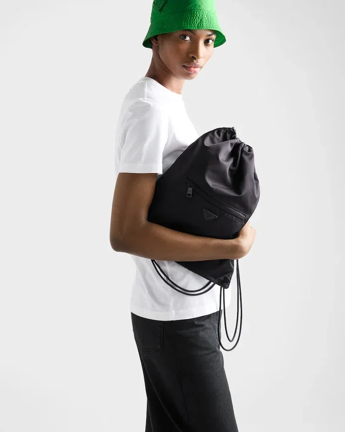 Mochila con cordón de Re-Nylon Mochila con cordón de Re-Nylon
