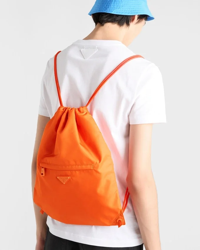 Mochila con cordón de Re-Nylon Mochila con cordón de Re-Nylon