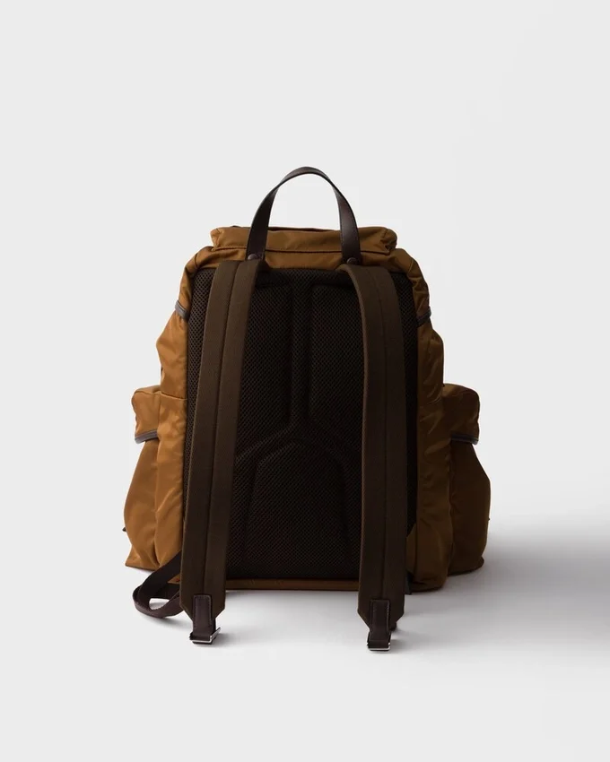 Mochila de Re-Nylon y piel Mochila de Re-Nylon y piel