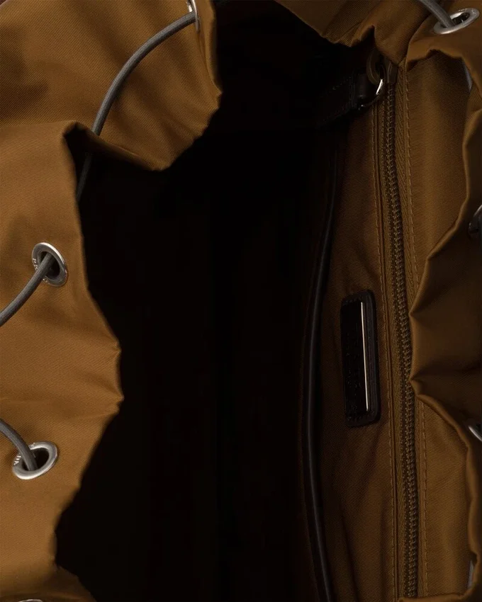 Mochila de Re-Nylon y piel Mochila de Re-Nylon y piel