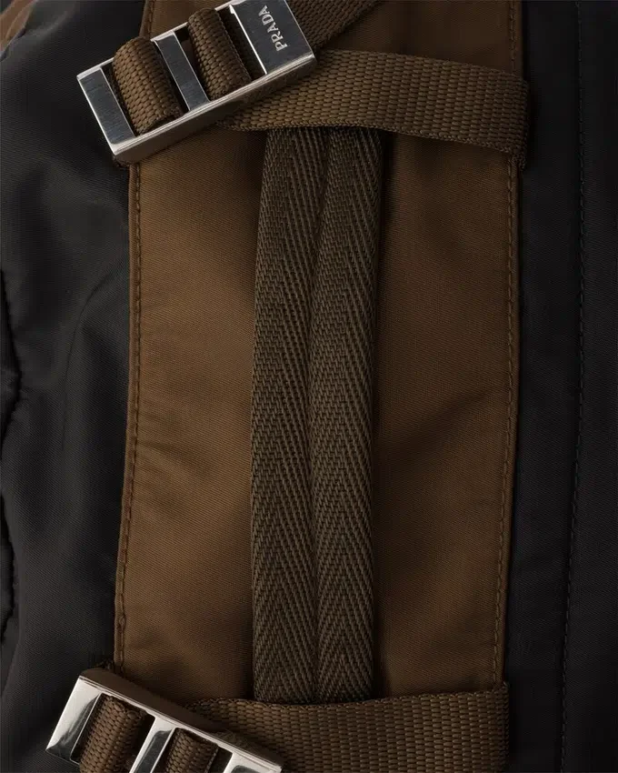 Mochila de Re-Nylon y piel Mochila de Re-Nylon y piel