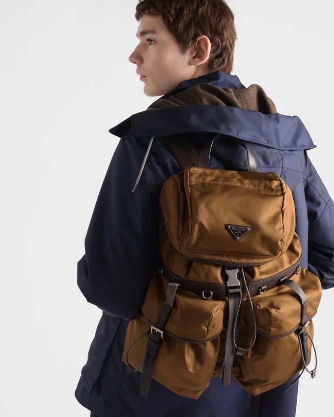 Mochila de Re-Nylon y piel Mochila de Re-Nylon y piel