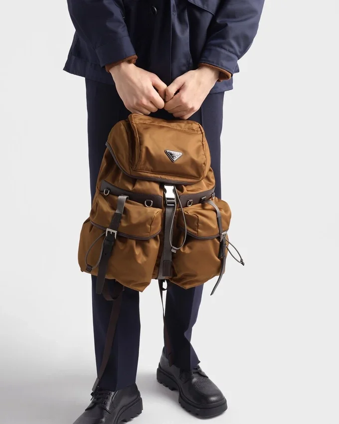 Mochila de Re-Nylon y piel Mochila de Re-Nylon y piel