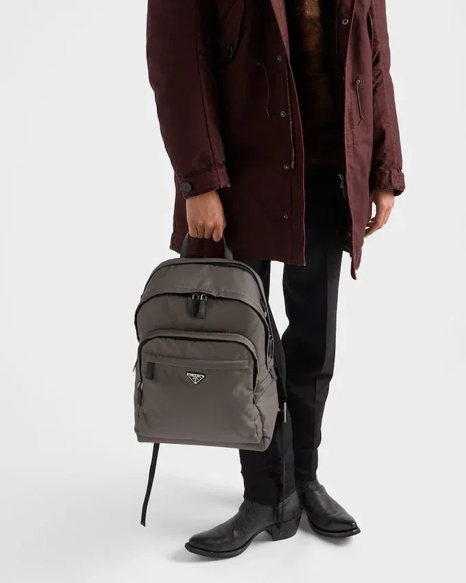 Mochila de Re-Nylon y piel Saffiano Mochila de Re-Nylon y piel Saffiano