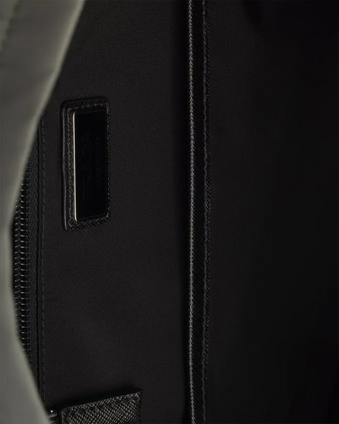 Mochila de Re-Nylon y piel Saffiano Mochila de Re-Nylon y piel Saffiano