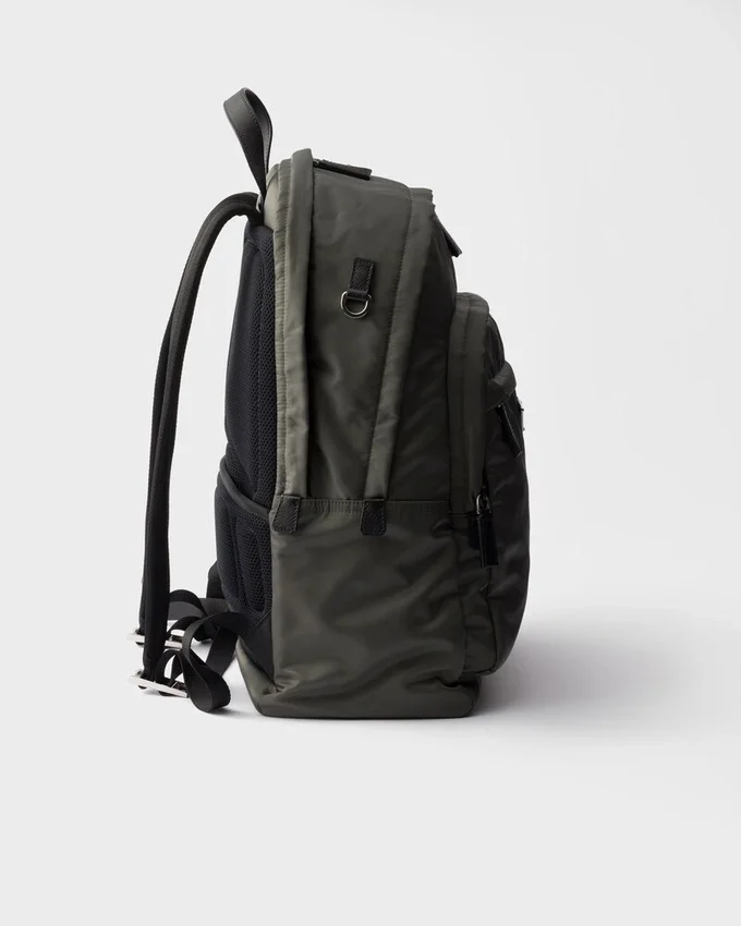 Mochila de Re-Nylon y piel Saffiano Mochila de Re-Nylon y piel Saffiano