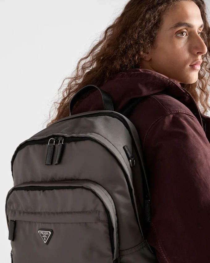 Mochila de Re-Nylon y piel Saffiano Mochila de Re-Nylon y piel Saffiano