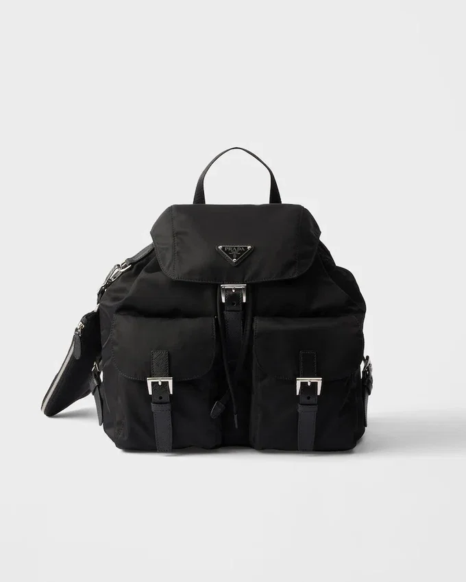 Mochila mediana de Re-Nylon con bolsillo Mochila mediana de Re-Nylon con bolsillo