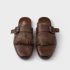 Mules de cuero envejecido Shuffle con correa con hebilla y flecos Mules de cuero envejecido Shuffle con correa con hebilla y flecos