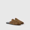 Mules de piel con estampado de leopardo