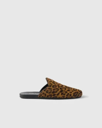 Mules de piel con estampado de leopardo