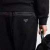 Pantalones de felpa de algodón con detalles de Re-Nylon Pantalones de felpa de algodón con detalles de Re-Nylon