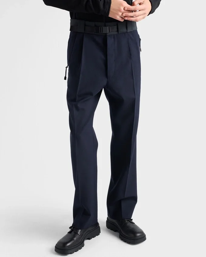 Pantalones de lana con detalles técnicos Pantalones de lana con detalles técnicos