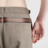 Pantalones técnicos de lana con cinturón estampado Pantalones técnicos de lana con cinturón estampado